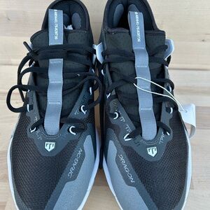 Nike Baswball Men's Black and Gray cleats Sz 7.5